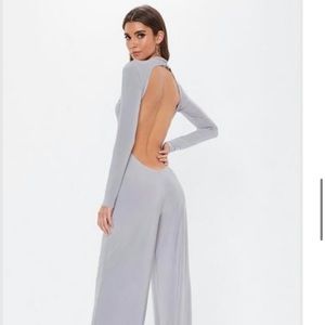 Elegant grey jumpsuit, backless and long sleeved